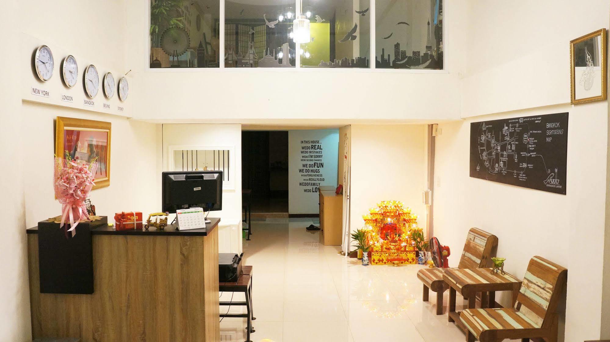 Wake Up Hostel Bangkok Exteriör bild